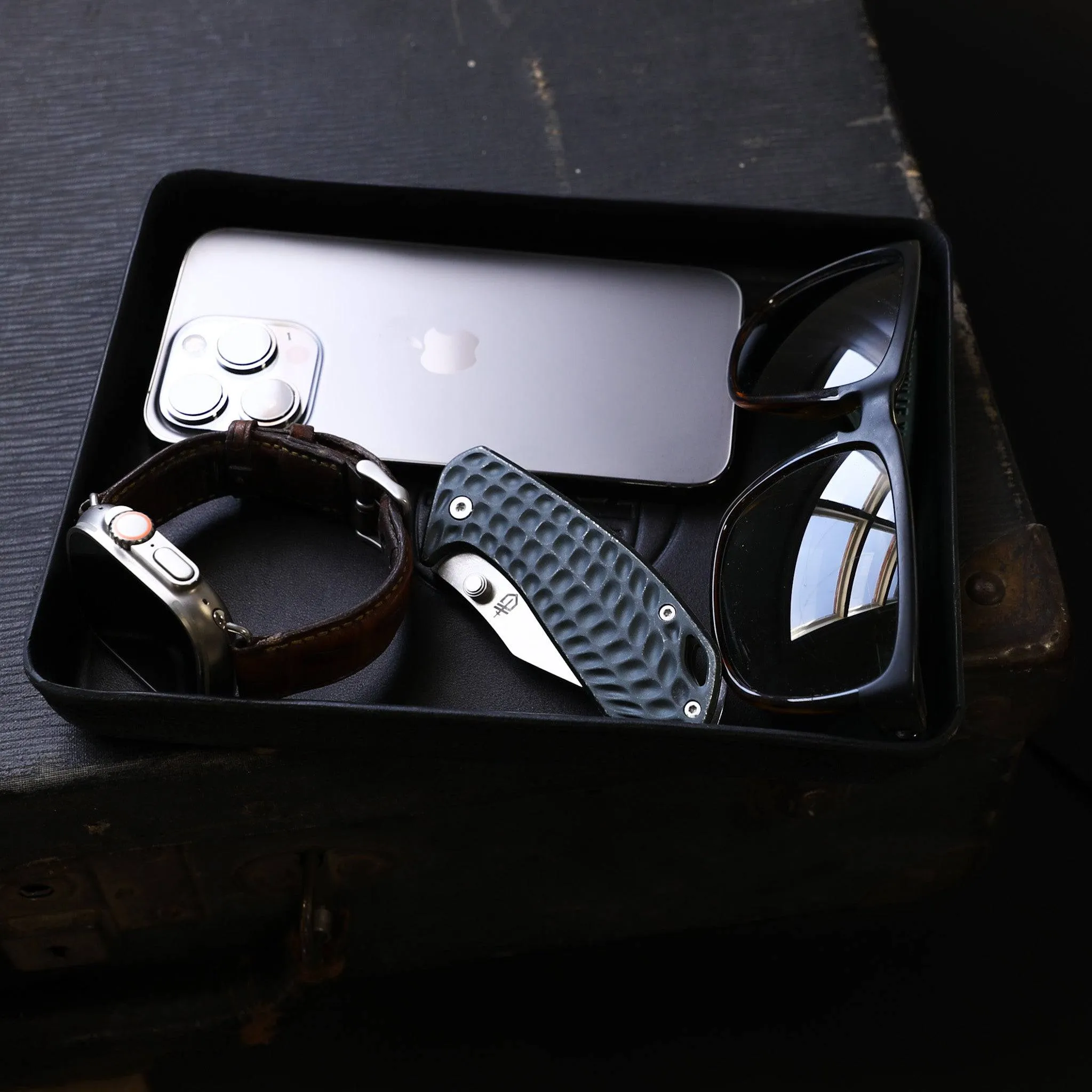 Molded Minimalist Valet Tray