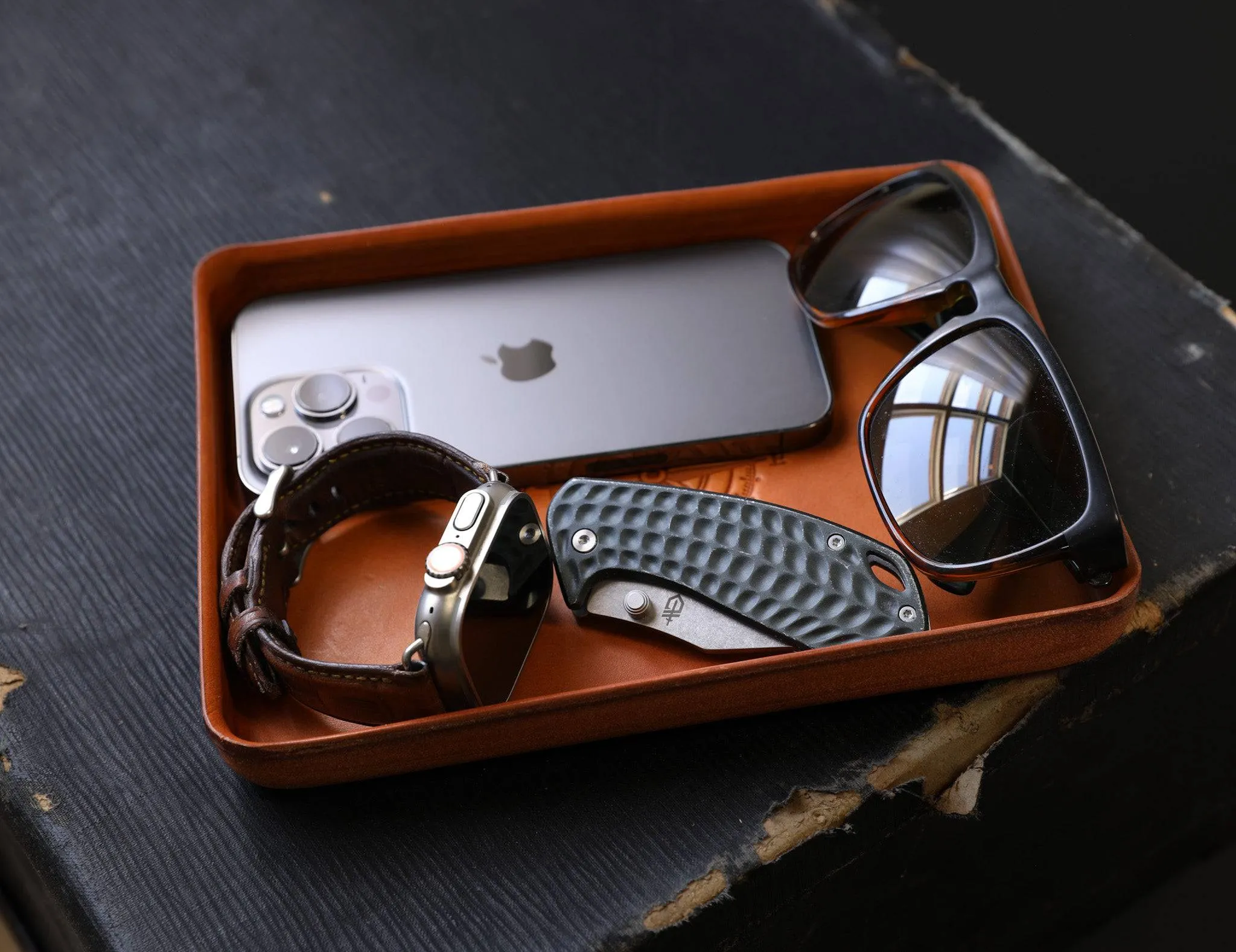 Molded Minimalist Valet Tray