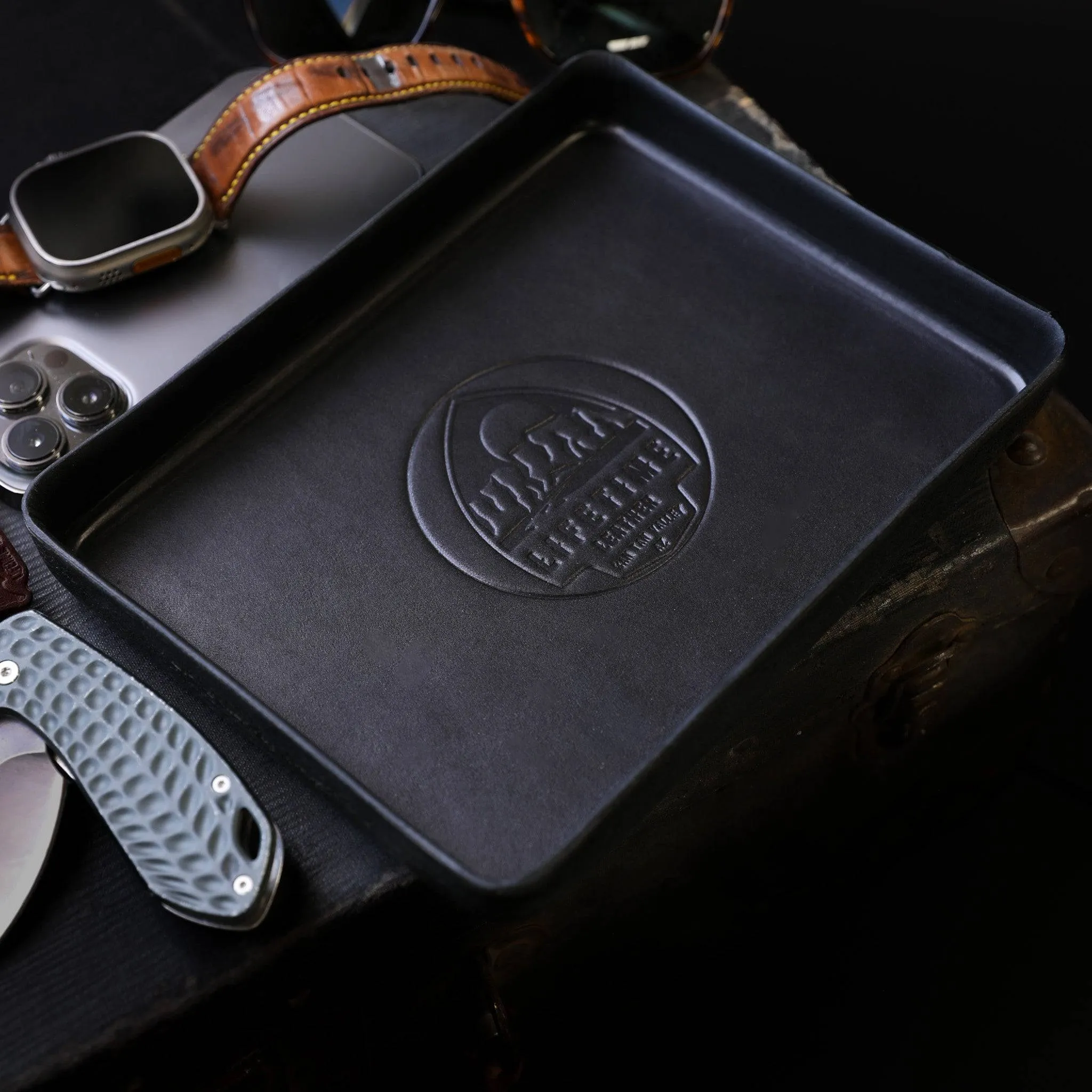 Molded Minimalist Valet Tray