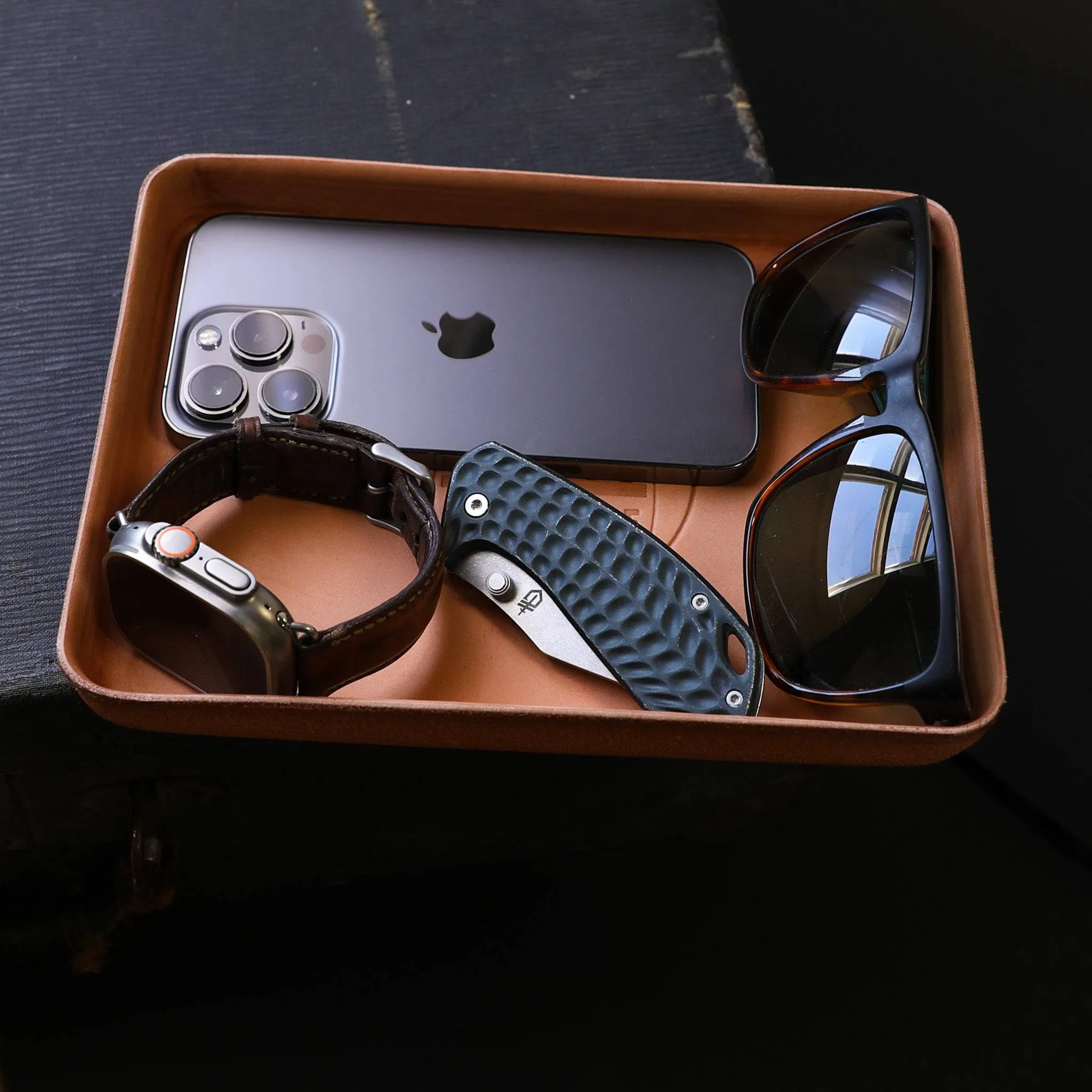 Molded Minimalist Valet Tray