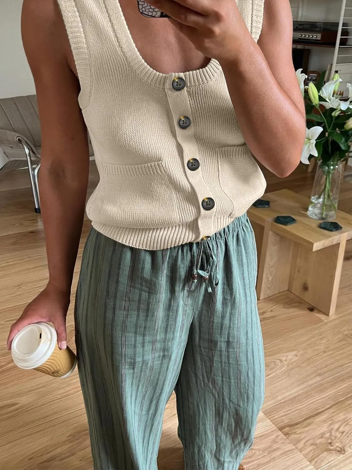 Moss Rose Women's Vests Sleeveless Button Down Knitted Tank Tops Casual Y2K Sweater Top Blouse with Pockets