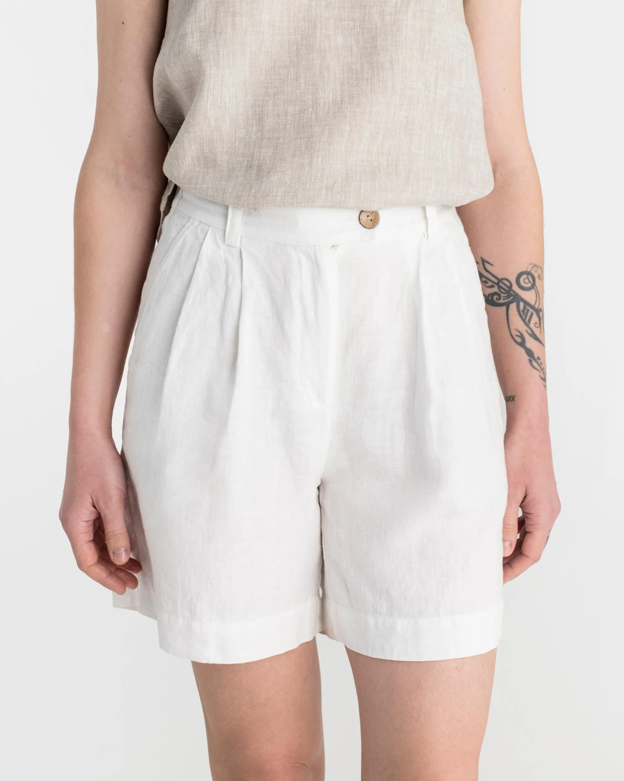 Pleated linen shorts BAGAN in White